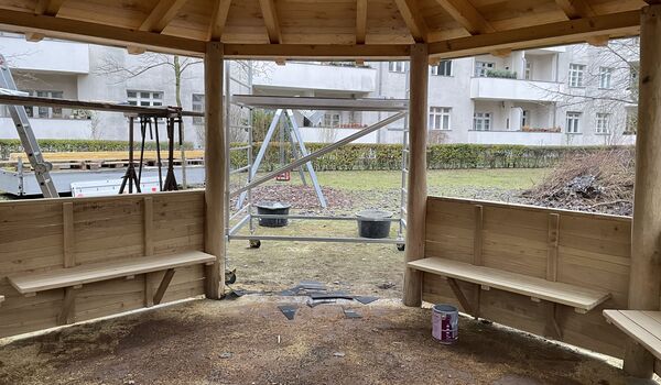Stadtnatur: Hier entsteht ein Pavillon auf einer (zukünftig) naturnah gestalteten Hoffläche in Berlin-Lichtenberg