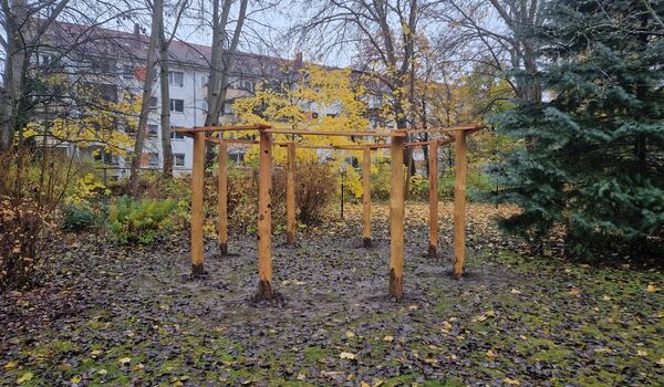 Stadtnatur: Hier entsteht ein Pavillon auf einer (zukünftig) naturnah gestalteten Hoffläche in Berlin-Lichtenberg