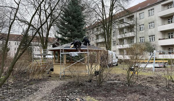 Stadtnatur: Hier entsteht ein Pavillon auf einer (zukünftig) naturnah gestalteten Hoffläche in Berlin-Lichtenberg