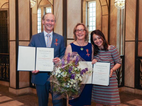 Corinna Hölzer und Cornelis Hemmer mit Bundesverdienstkreuz ausgezeichnet
